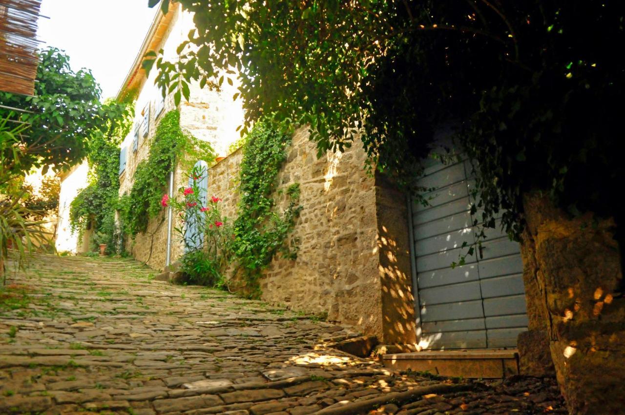 Ruine-Motovun Kh Villa Exterior photo